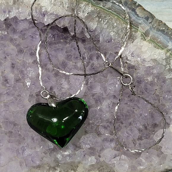 Jewelry - 💚 Green Heart Necklace.